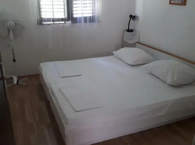 Vuksanovic Affittacamere Pag Town