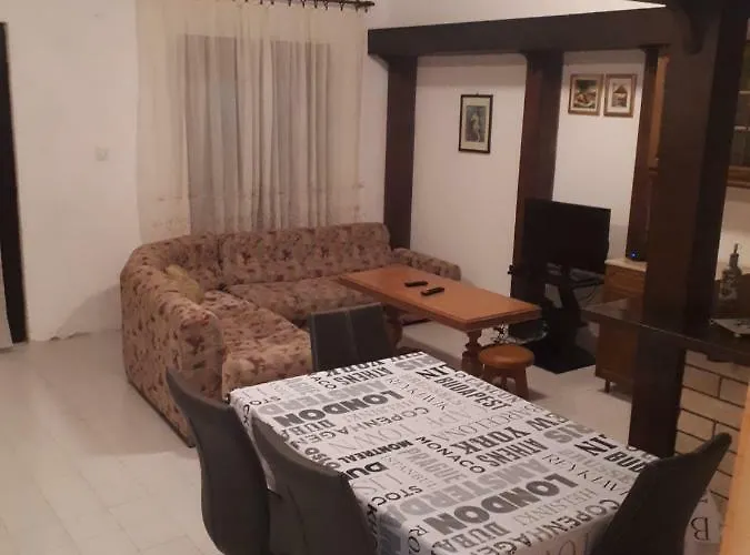 Vuksanovic 3* Pag Town